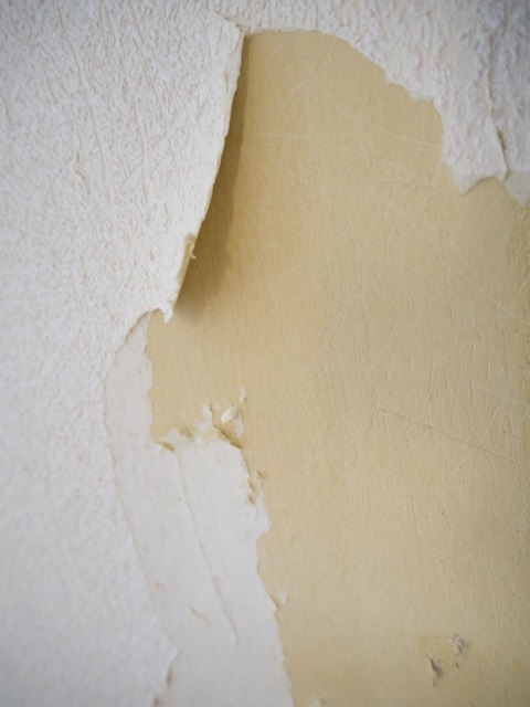 壁紙クロスを張替えたのに茶色の汚れ シミが出る原因と壁紙シミ取りは 50歳からの住まいのコーディネーター インテリアコーディネーター